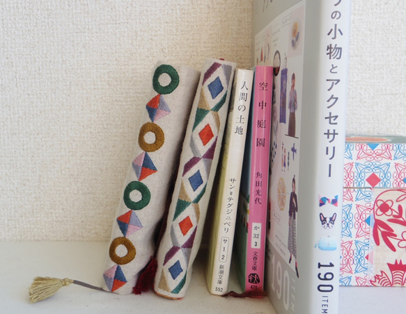 【読書の秋】手刺繍ブックカバーA 5枚目の画像