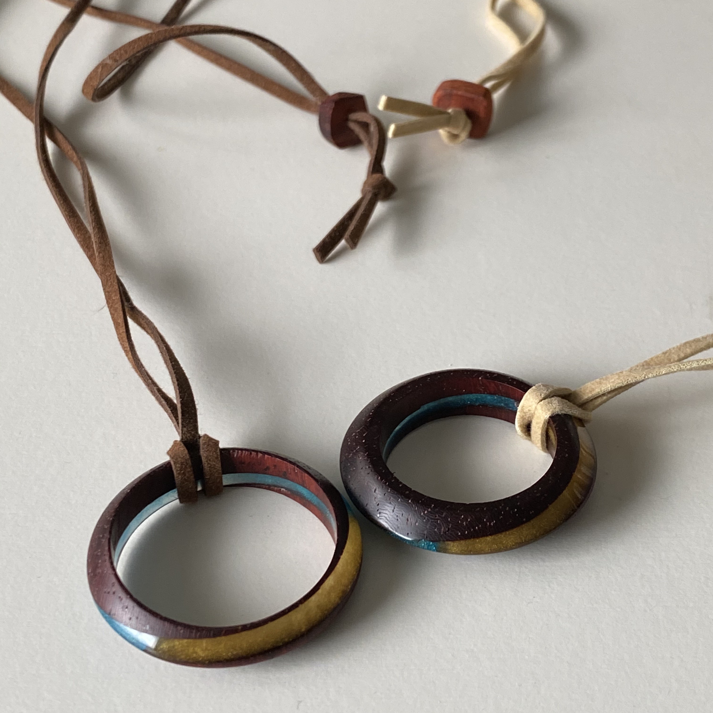 銘木とレジンのペンダントヘッド