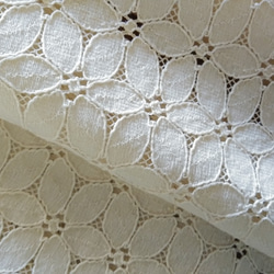 マーガレットイメージの花柄の綿レース【エクリュ】幅112cm×幅50cm　D/#LB42126NC2 2枚目の画像