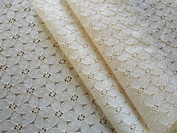 マーガレットイメージの花柄の綿レース【エクリュ】幅112cm×幅50cm　D/#LB42126NC2 4枚目の画像