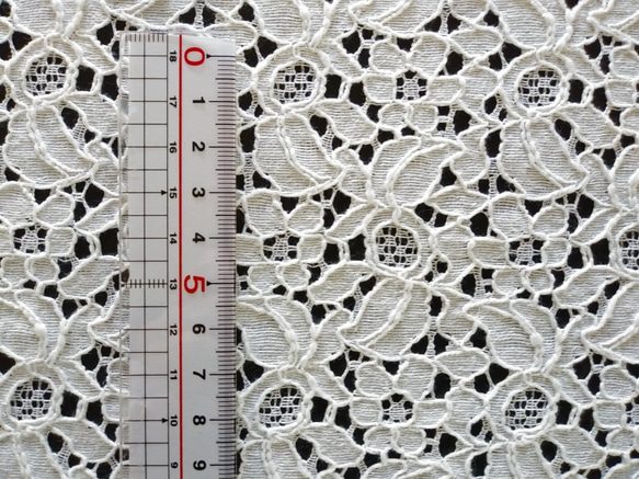 小花とつぼみ模様の綿レース【オフ白】幅102cm×長さ30cm　D/#LB4203NC1 3枚目の画像