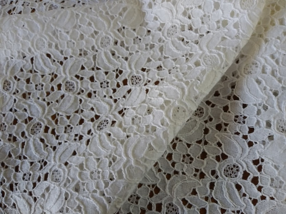 小花とつぼみ模様の綿レース【オフ白】幅102cm×長さ30cm　D/#LB4203NC1 4枚目の画像
