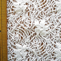 小花とランダム模様の綿レースです。【オフ白】幅108cm×長さ50cm　D/#LB3630NC 4枚目の画像