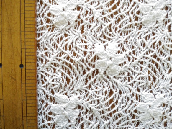 小花とランダム模様の綿レースです。【オフ白】幅108cm×長さ50cm　D/#LB3630NC 4枚目の画像