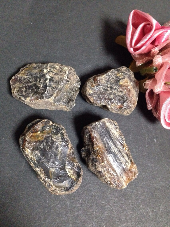 【希少】スマトラ島産　天然琥珀（ヤングアンバー）ラフ原石　1個 2枚目の画像