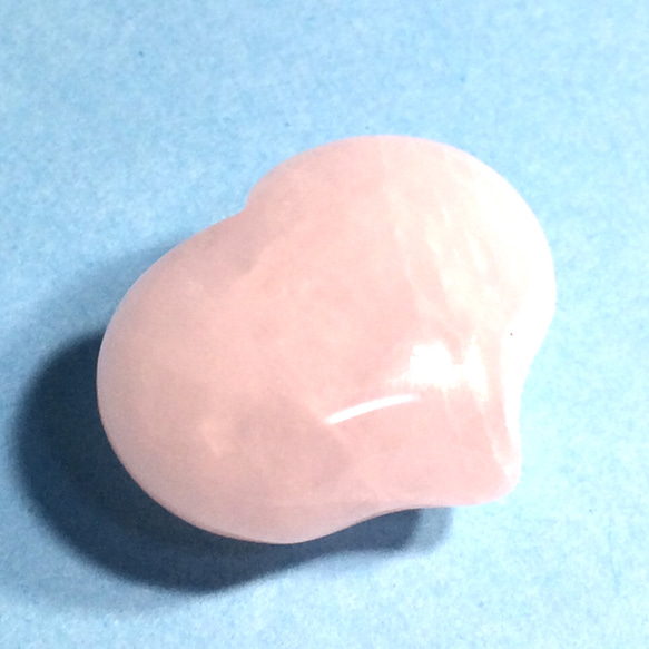 【タンブル】ローズクォーツ　ぷっくりハートミニタンブル（ミニ握り石）1個 2枚目の画像