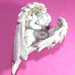ミニ天使の器付き　マダガスカル産水晶1個（穴無）　お守りパーツ 4枚目の画像