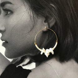 ホワイトシェル　フープピアス　white shell foop earrings 1枚目の画像