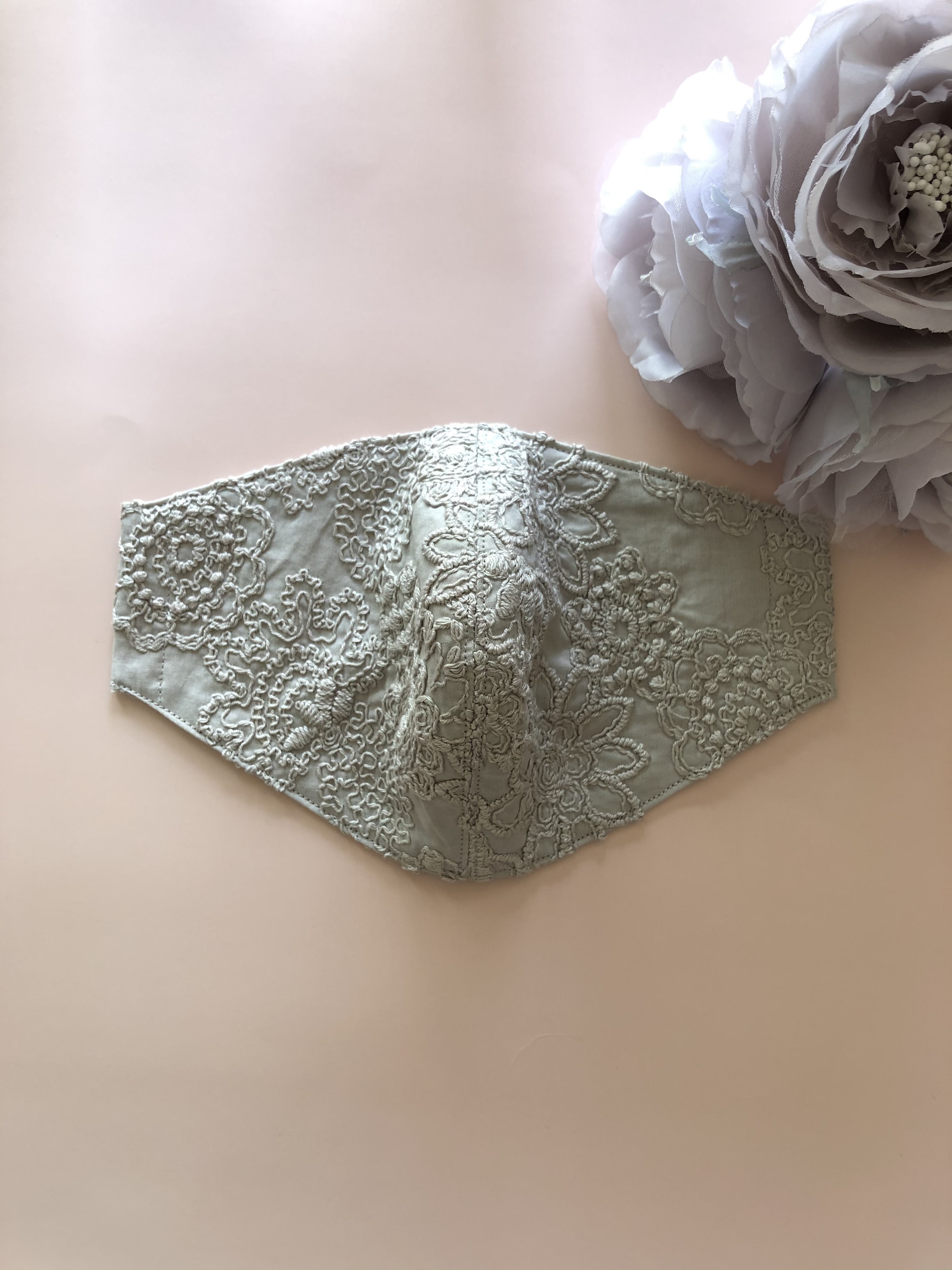 美人マスク》小池百合子都知事柄 総刺繍 グレージュ おしゃれマスク 布  