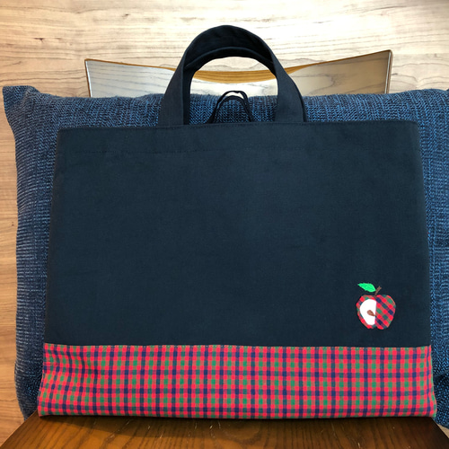 ファミリア 赤いクマとウサギ刺繍ショルダーバッグ 受注制作】ABC 英語 うさぎ くま 女の子 アップリケバッグ お