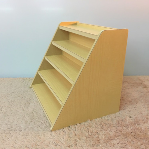 ミニカー、フィギュア収納棚／木目調ひな壇タイプのシンプルな