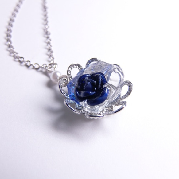 溶ける薔薇 ネックレス・ペンダント aniita 通販｜Creema(クリーマ) 642478