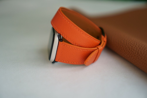 【新作】高級革使用のApple Watchベルト　2重巻きタイプ　時計ベルト オレンジ　レザー　腕時計　革ベルト　皮　革 2枚目の画像