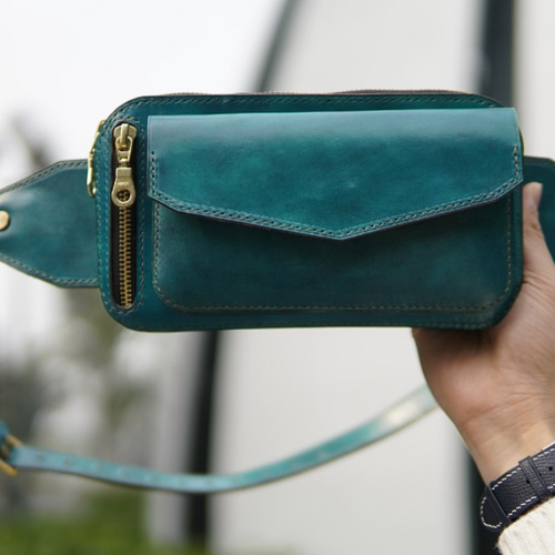 高級革使用 ボディーバッグ メンズバッグ 斜め掛け ワンショルダー