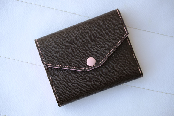 高級革使用　手縫い　三つ折り財布　ブラウンxピンク　コンパクト　ミニウォレット　財布　エプソン革　小物入れ 1枚目の画像