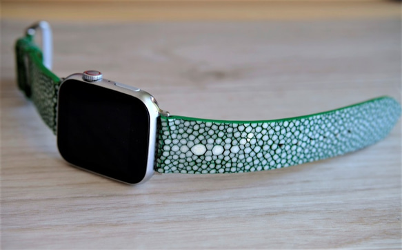 高級革使用 スティングレイ　エイ革　スターマーク　Applewatchベルト　腕時計 バンド　本革　グリーン 4枚目の画像