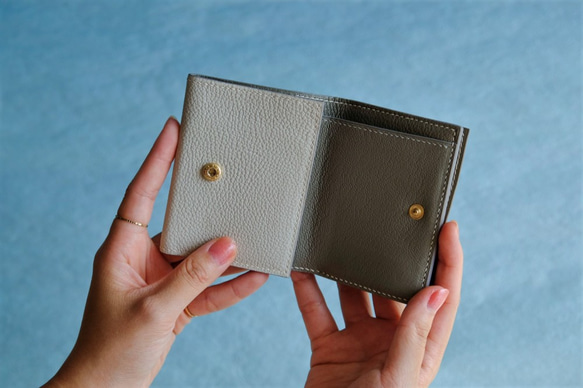 【高級革】オールレザー　フランスレザー使用コンパクト財布　（グリパールｘグレー） 2枚目の画像