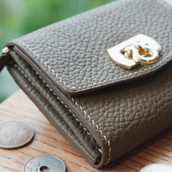 柔らかい高級革使用　手縫い　可愛い　ミニウォレット　ミニ財布　トゴ革　コンパクト　エトゥープ　小物入れ 2枚目の画像