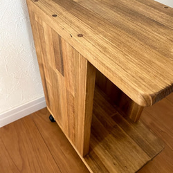 小さなサイドテーブル　キャスター付き 7枚目の画像