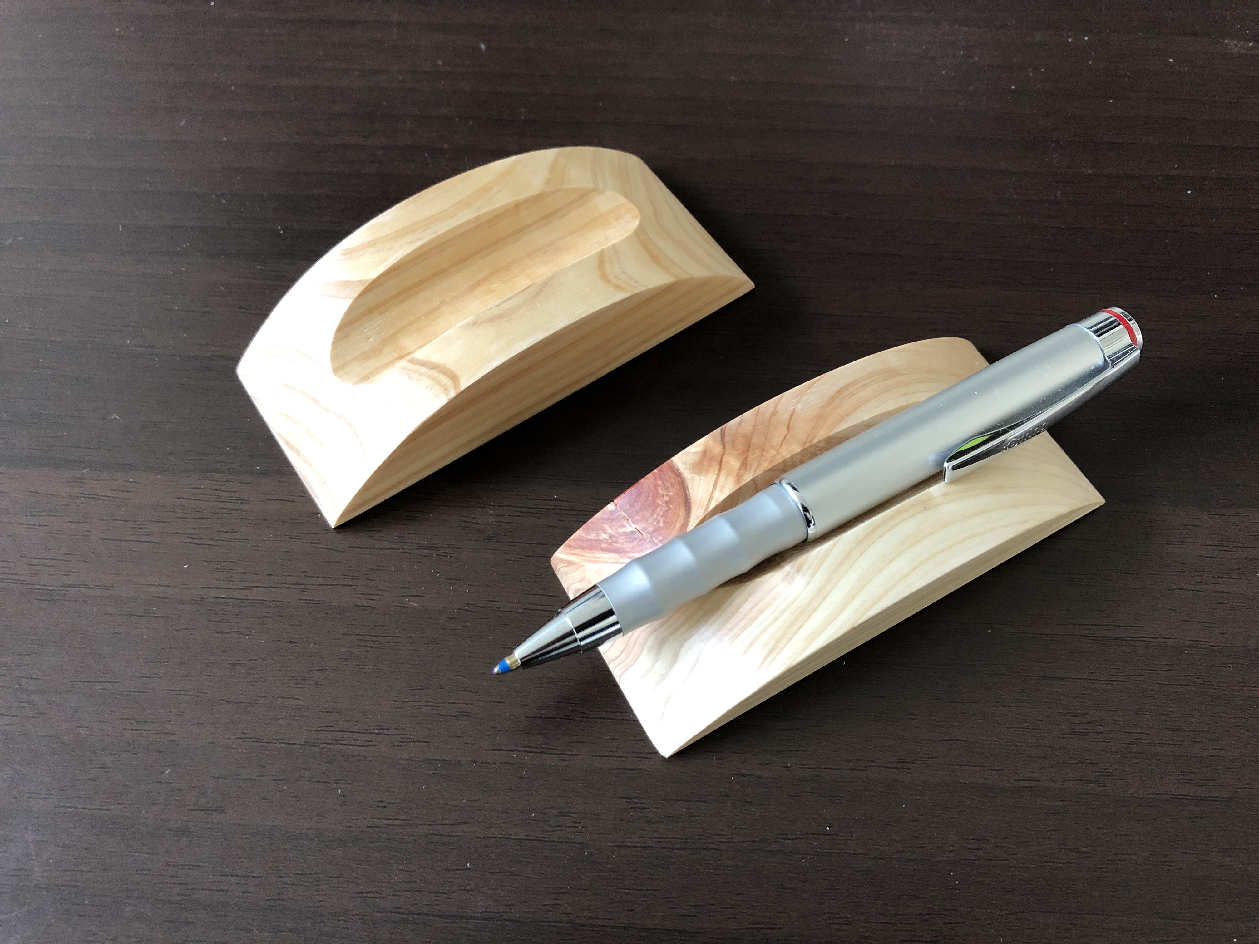 ペン画水彩画雨宮久馬作ノートルダムの裏通り