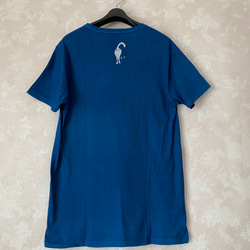藍染めTシャツ、ネコとネコ 3枚目の画像