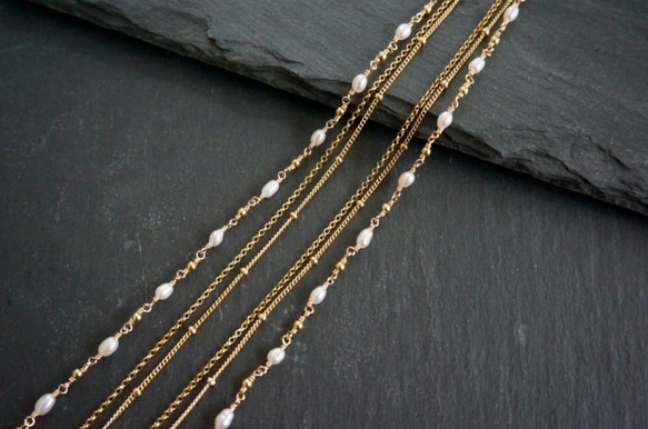 Signature - Necklace - blanc petit パール（ホワイト）× ゴールド 三連 ネックレス 3枚目の画像