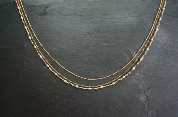 Signature - Necklace - gris petit パール（シルバー）× ゴールド 三連 ネックレス 2枚目の画像