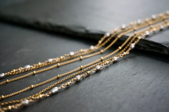 Signature - Necklace - gris petit パール（シルバー）× ゴールド 三連 ネックレス 3枚目の画像