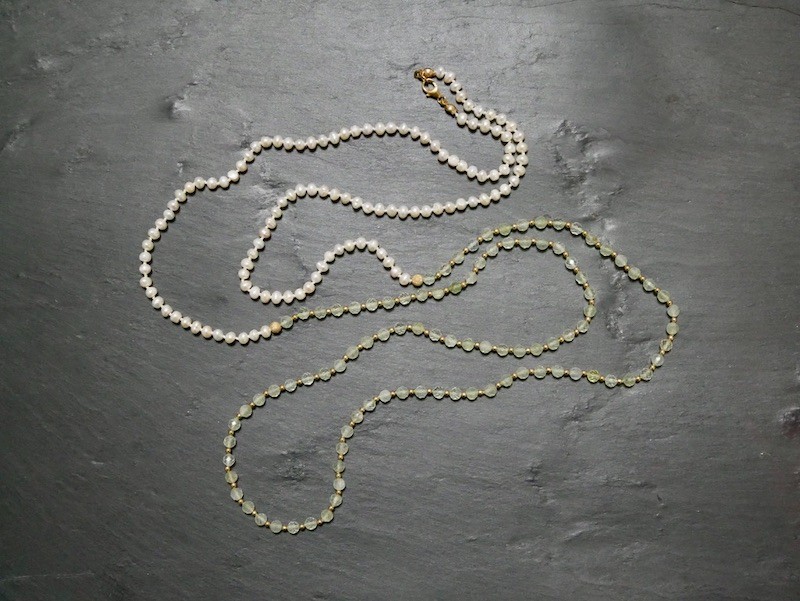 Aurora #4 プレナイト（ライトグリーン） × パール（ホワイト） ロングネックレス 細め・華奢