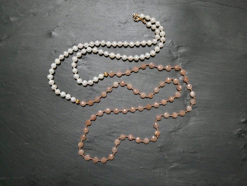 Aurora #10 ピーチムーンストーン（ピンク） × パール（ホワイト） ロングネックレス