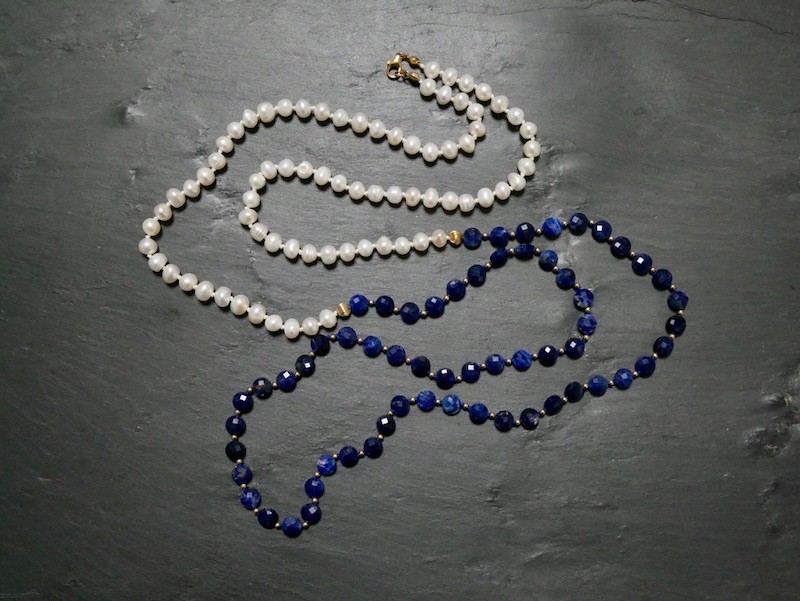 Aurora #12 ソーダライト（ブルー） × パール（ホワイト） ロングネックレス