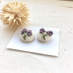 ラベンダー　＊　刺繍ピアス 2枚目の画像