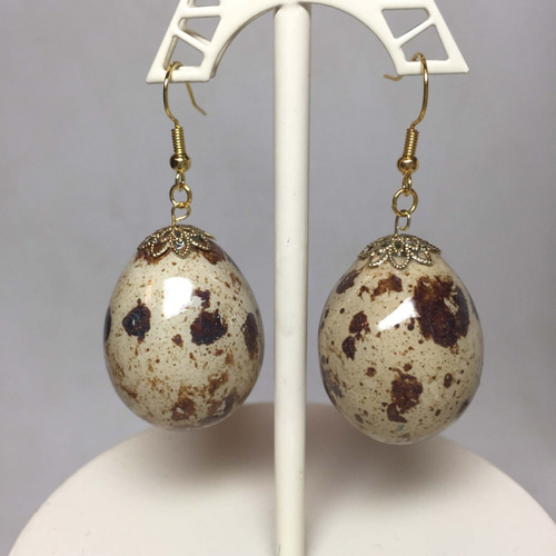 毎日がイースター♪うずらの卵のレジンピアス（orイヤリング）。女子力  