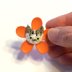 貓和花胸針 繡花貓臉並附上可愛的花朵鈕扣來製作胸針 NH-2 第2張的照片