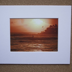 【Stoked in Sunset】ハワイ海の写真　サーフィン　ビーチ　ヤシの木　南の島　夕陽　風景写真　マットフレーム 2枚目の画像