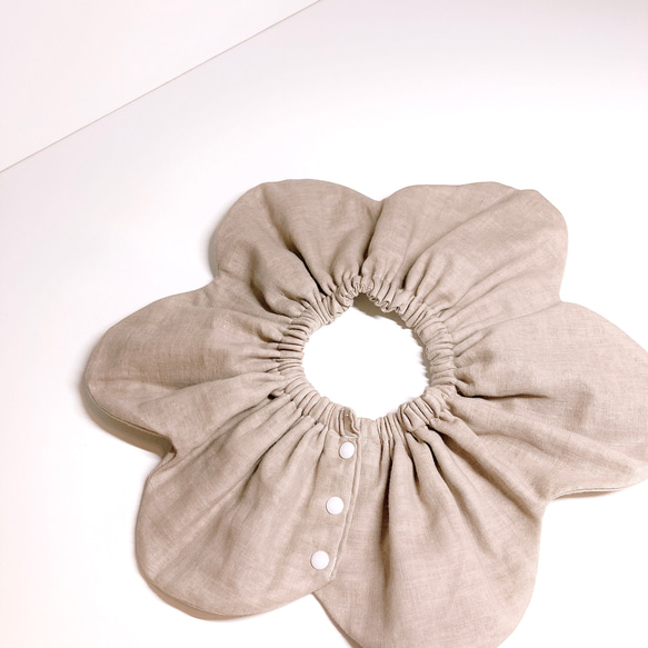 お花のフリルスタイ ゴム式 ダブルガーゼ 4枚目の画像