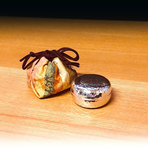 純銀製 打ち出し小物入れ（ピアス・ピルケース） その他ケース