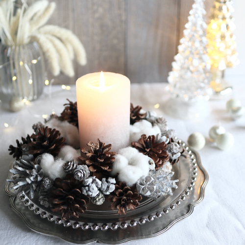 ふわふわのワタの実と松ぼっくりのホリデーリース ドライフラワー