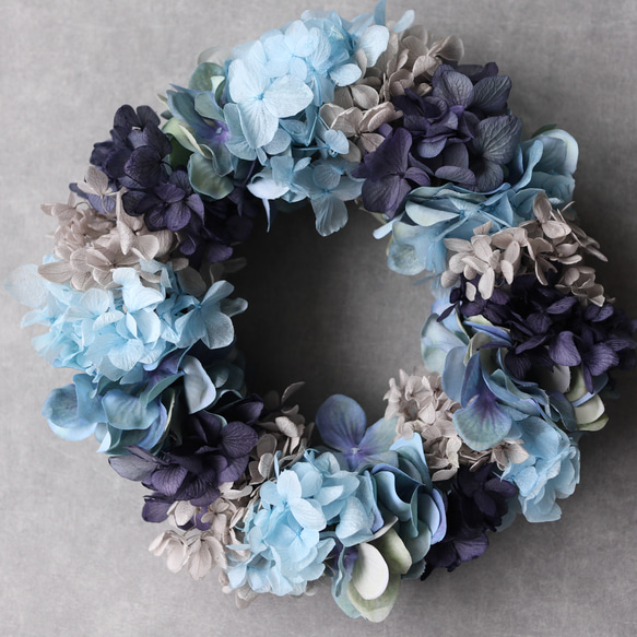 スモークブルーの紫陽花リース　誕生日　ブルー　紫陽花の季節　梅雨　ニュアンスカラー　プレゼント　爽やか　涼しげ　 8枚目の画像