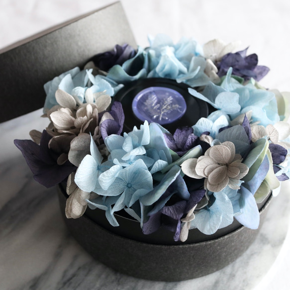 紫陽花とキャンドルのギフトBOX　ソイキャンドル　誕生日　ブルー　紫陽花の季節　梅雨　プリザーブドフラワー 6枚目の画像