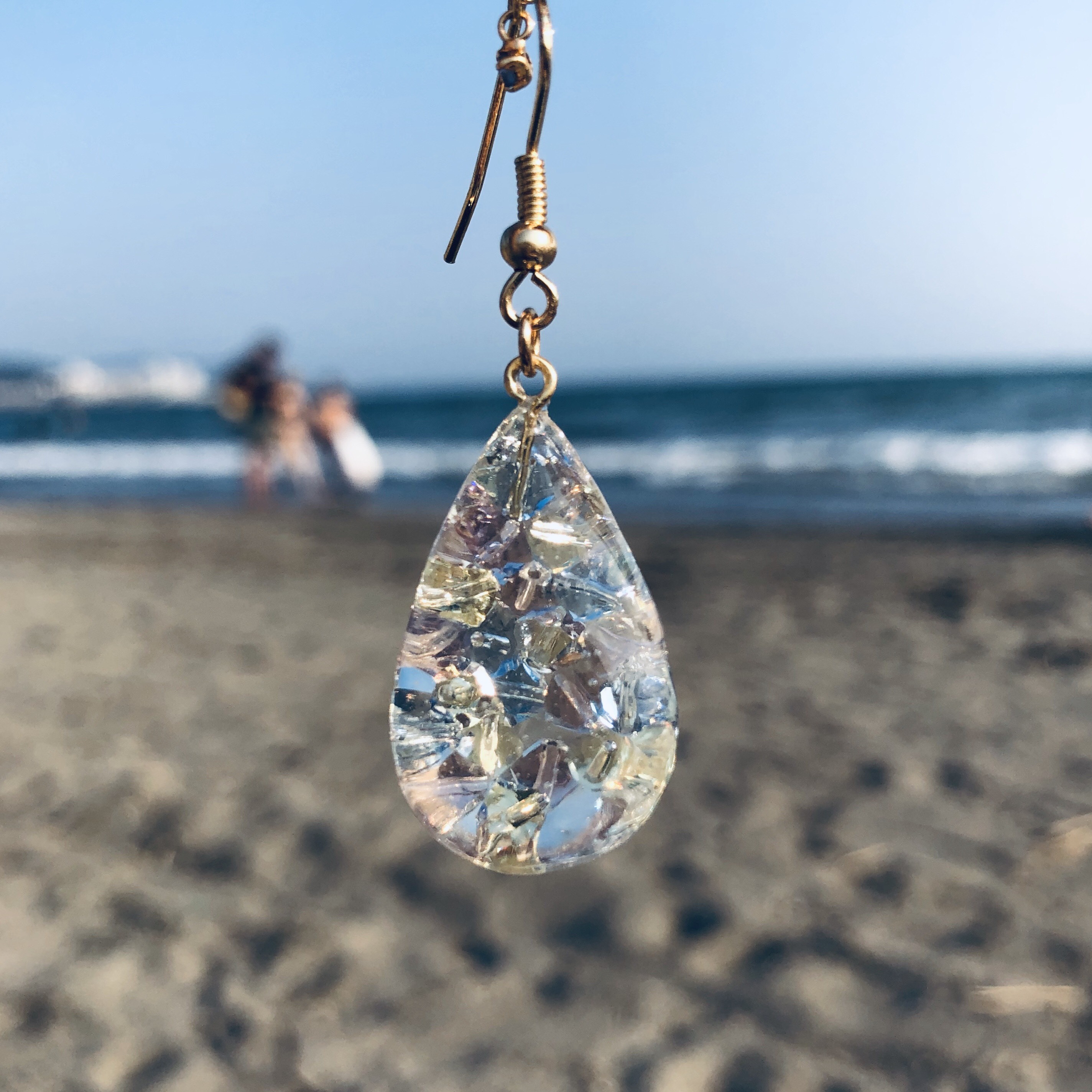 〜青い鳥の涙　ティアドロップピアス〜　レジン　クリア　ブルー　パープル　イエロー　青　紫　黄　タンザナイト   ガラス