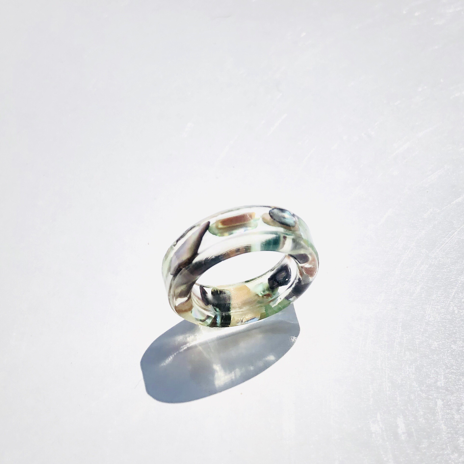 〜秋色シェルのクリアリングー　ベイクドカラー　カーキ　ベージュ　ブラック　指輪　レジン　クリア　迷彩　レンガ　春夏秋冬