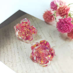 〜真紅の薔薇のイヤリング〜　バラ　ばら　林檎　りんご　リンゴ　レジン　クリア　ドライフラワー　赤　レッド　ゴールド　花 11枚目の画像