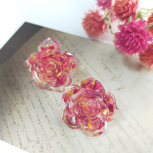 真紅の薔薇のイヤリング〜 バラ ばら 林檎 りんご リンゴ レジン