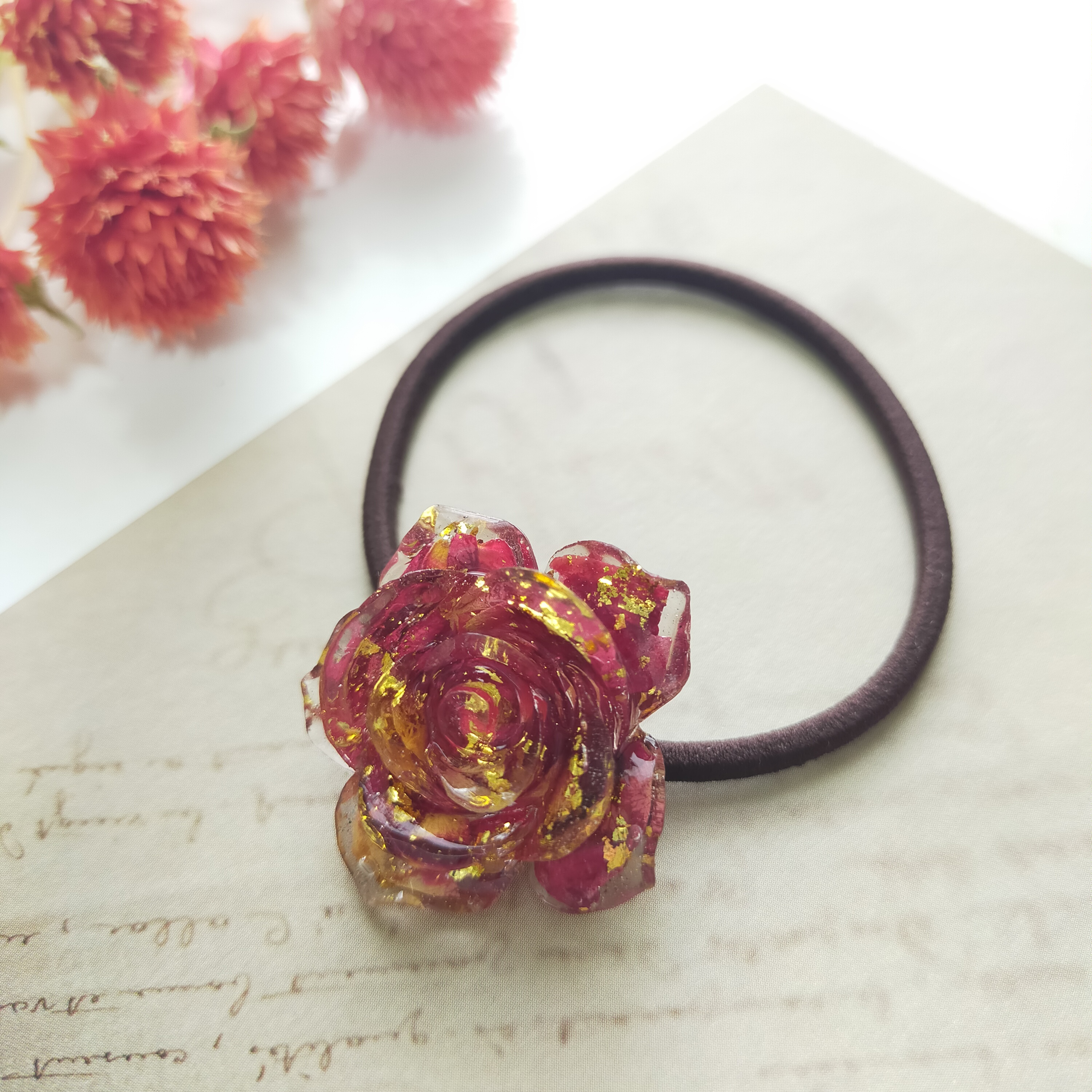 〜真紅の薔薇のヘアピン〜　ヘアゴム　バラ　ばら　林檎　りんご　リンゴ　レジン　クリア　ドライフラワー　赤　レッド　花