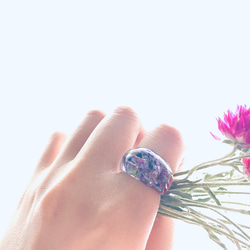 samplesale〜油彩画のようなアンティークドロップリング〜　ドライフラワー　クリア　レジン　指輪　雫　ぷっくり　紫 14枚目の画像