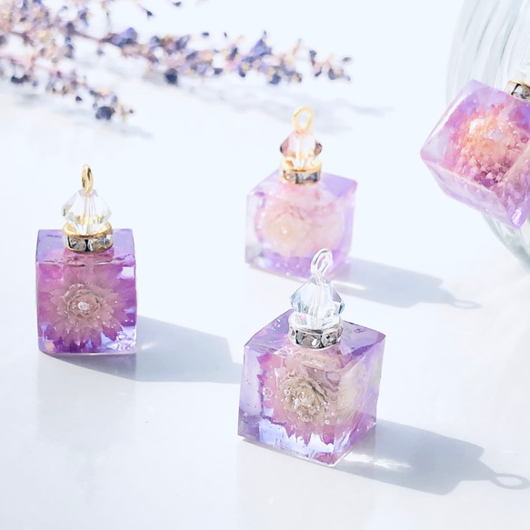 千日紅の香水瓶のイヤリング〜 パフューム クリア レジン ドライ 