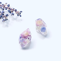 〜ラベンダーカラーの千日紅の鉱石イヤリング〜　鉱山　宝石　ゴールド　ホワイト　クリア　レジン　菱形　ダイヤ　春夏秋冬　紫 5枚目の画像