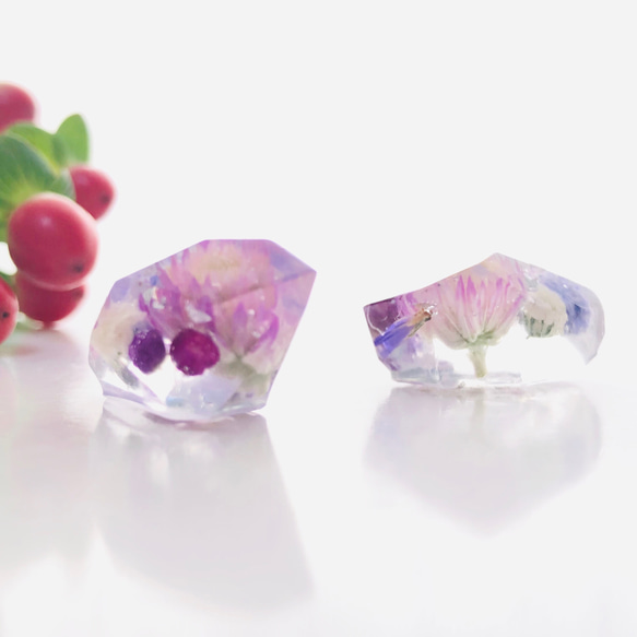 〜ラベンダーカラーの千日紅の鉱石イヤリング〜　鉱山　宝石　ゴールド　ホワイト　クリア　レジン　菱形　ダイヤ　春夏秋冬　紫 9枚目の画像