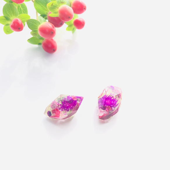 〜紫式部色の千日紅の鉱石イヤリング〜　鉱山　宝石　ゴールド　クリア　レジン　菱形　ダイヤ　ピアス　景色　樹脂　春夏秋冬　 9枚目の画像